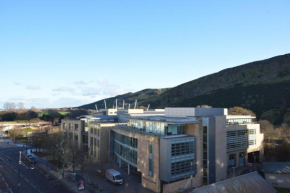 Holyrood Park - Carparking included!
